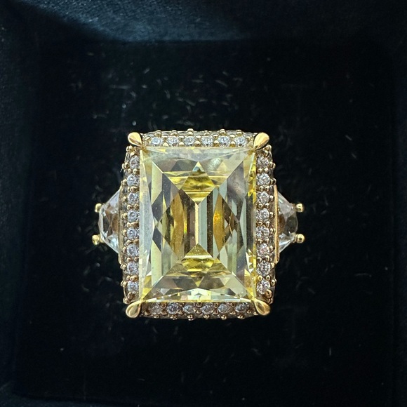 Gorgeous Tycoon brand emerald cut CZ yellow diamond ring - Picture 9 of 13